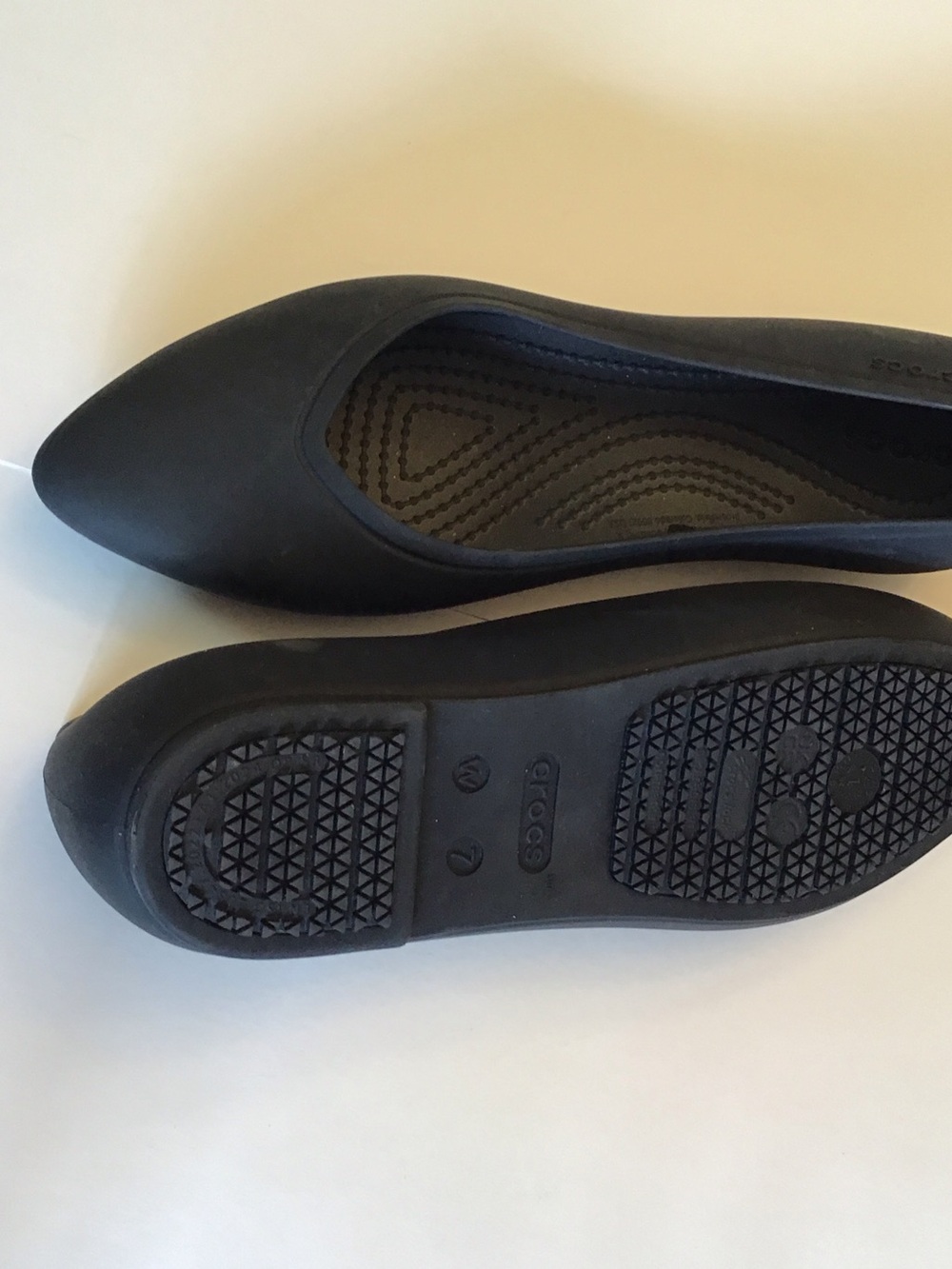 CROCS Women’s Black Pointed Ballet Flats - Picture 7 of 7
